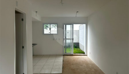 Casa à venda com 2 quartos no condomínio Vila das Paineiras, Suzano - SP