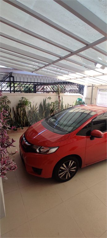 Casa à venda com 3 quartos, sendo 1 suíte,  no condomínio Residencial Vila Irmãos Arnoni, São Paulo - SP