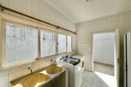 Casa à venda com 4 quartos, sendo 2 suítes,  no condomínio Granja Vianna II, Cotia - SP
