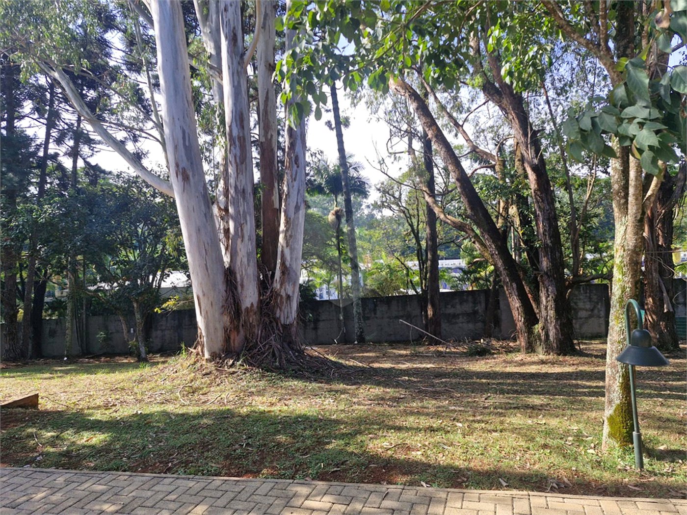 Terreno à venda no condomínio Chácara Santa Helena, São Paulo - SP
