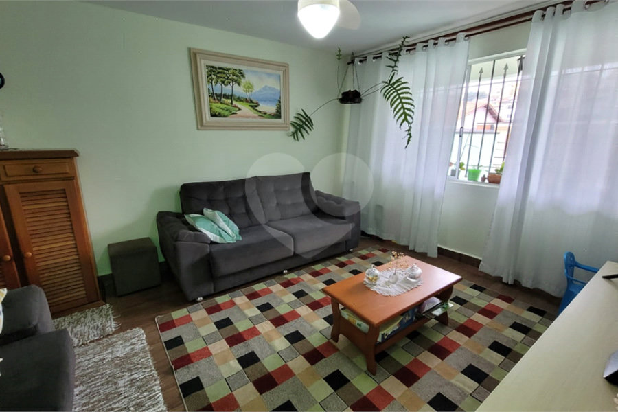 Casa à venda com 4 quartos, sendo 1 suíte, em Parque Maria Domitila, São Paulo, SP