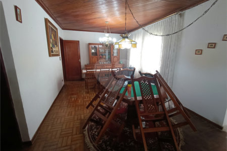 Casa à venda com 3 quartos em Vila Santa Rosália, São Roque, SP