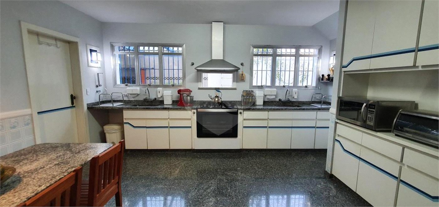 Casa à venda com 5 suítes em Jardim Leonor, São Paulo, SP