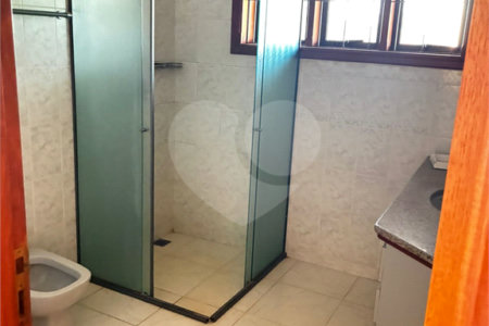 Sobrado para alugar com 4 quartos, sendo 2 suítes,  no Centro, Três Lagoas, MS
