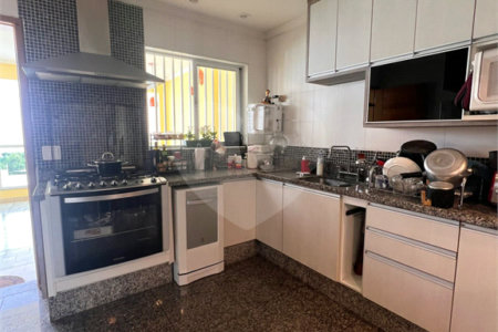 Sobrado à venda com 3 suítes em Vila Regente Feijó, São Paulo, SP