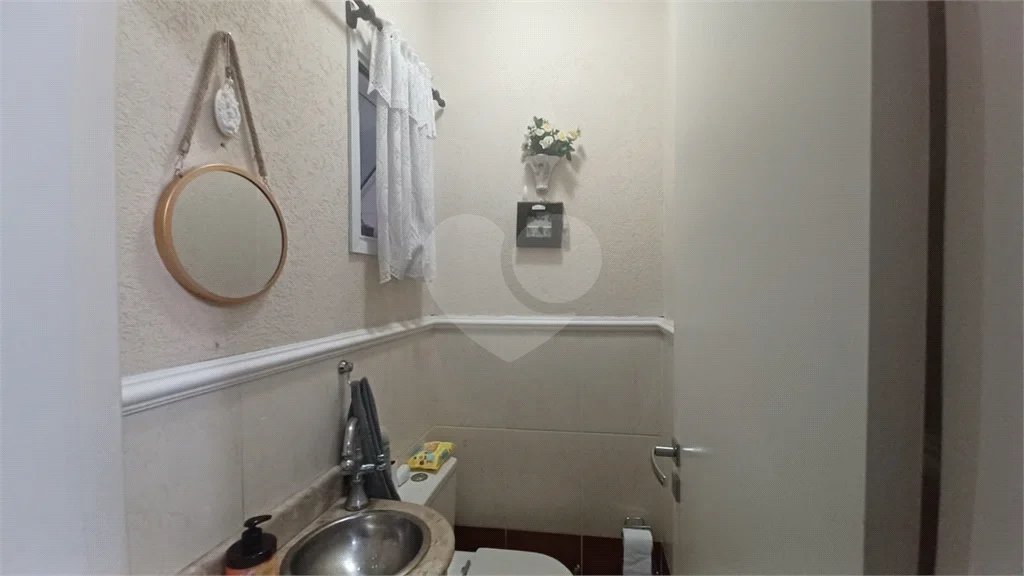 Casa à venda com 3 quartos, sendo 1 suíte, no condomínio Santanna, São Paulo - SP