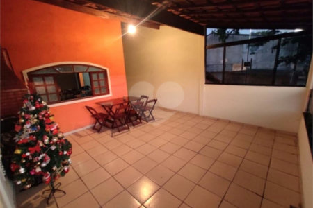 CASA A VENDA NO BAIRRO NOVO HORIZONTE COM 200M², 4 DORMITÓRIOS, 2 BANHEIROS, 2 VAGAS, SJC
