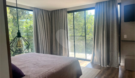 Casa à venda com 2 quartos, sendo 4 suítes,  no condomínio Ponderosa, São Roque - SP