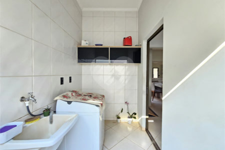 Casa à venda com 3 quartos, sendo 1 suíte,  em Jardim Jóquei Clube, Ribeirão Preto, SP