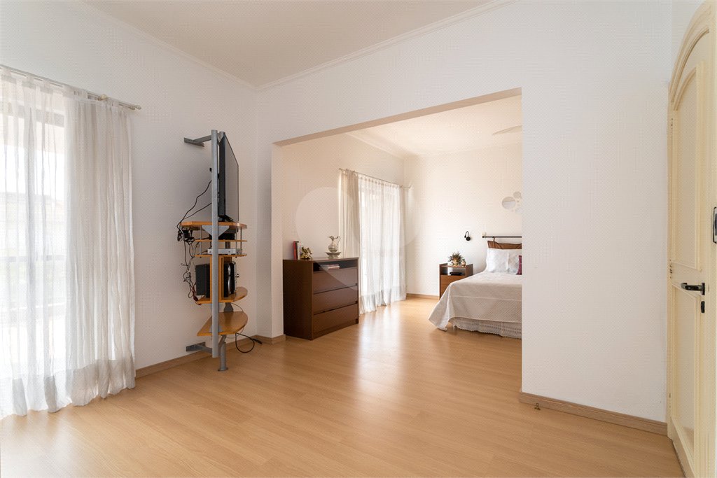 Casa à venda com 4 quartos, sendo 3 suítes, em Vila Mariana, São Paulo, SP