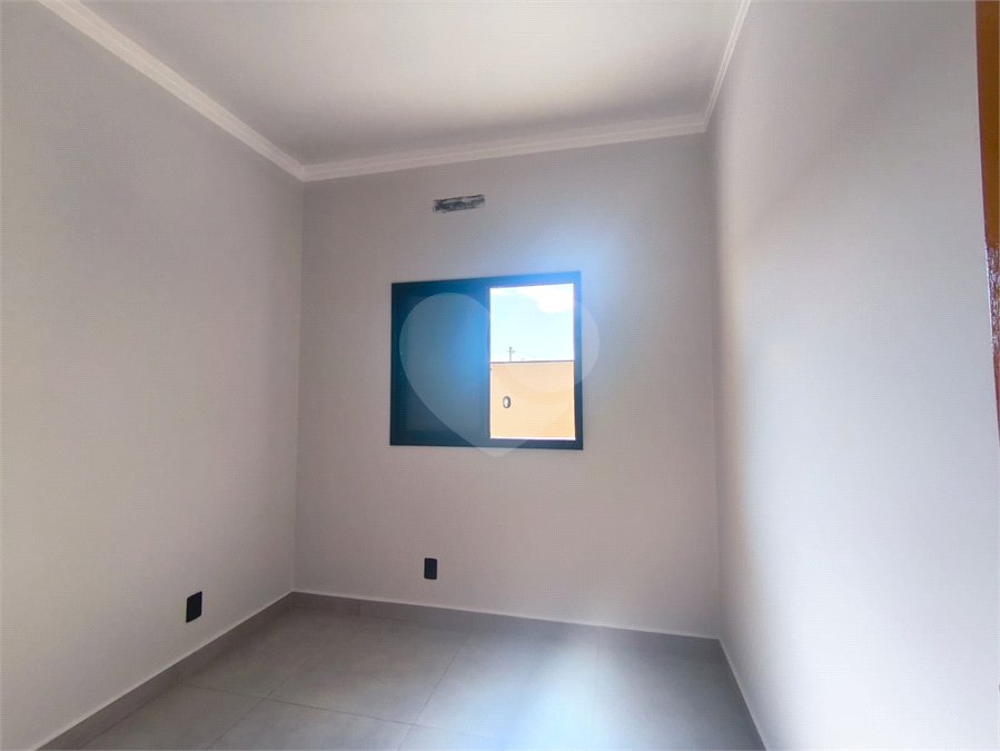 Casa à venda com 3 quartos, sendo 2 suítes, no condomínio Tivolli, Itapetininga - SP