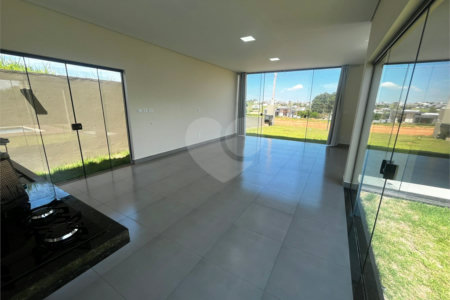 Casa à venda com 3 suítes em Terras de Santa Cristina Xiii Setor Marina, Paranapanema, SP