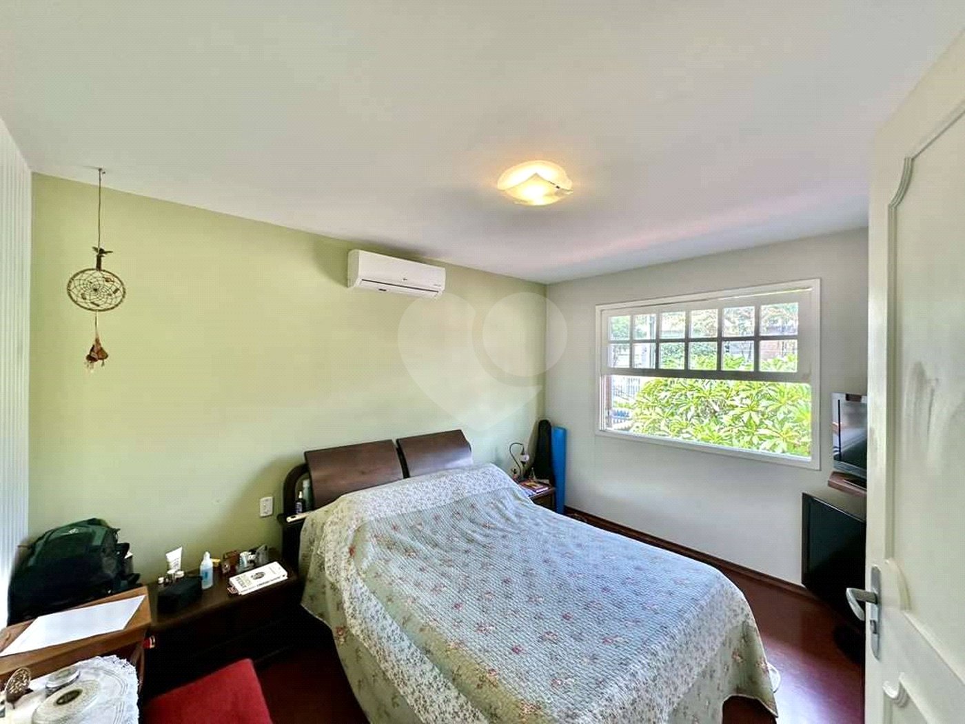 Sobrado à venda com 4 quartos, sendo 2 suítes, em Jardim Jussara, São Paulo, SP