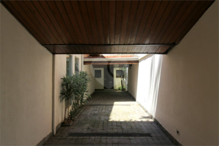 Casa à venda com 3 quartos, sendo 1 suíte, em Indianópolis, São Paulo, SP