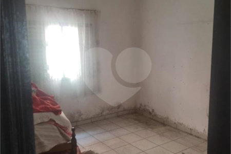 Casa Térrea à venda com 4 quartos em Vila Nivi, São Paulo, SP