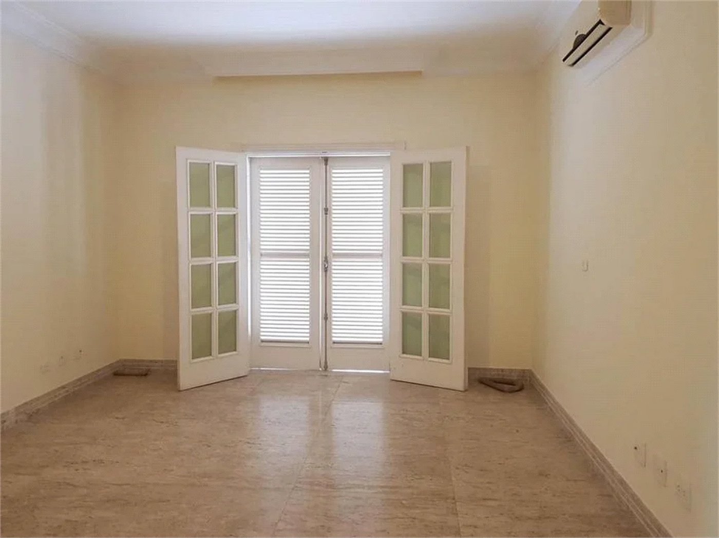 Casa à venda com 4 suítes no condomínio Vilaretto, São Paulo - SP