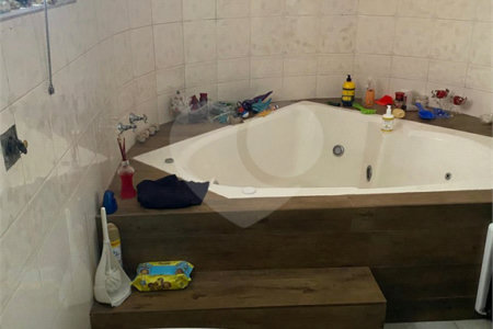 Sobrado à venda com 4 quartos, sendo 3 suítes, em Vila Gustavo, São Paulo, SP