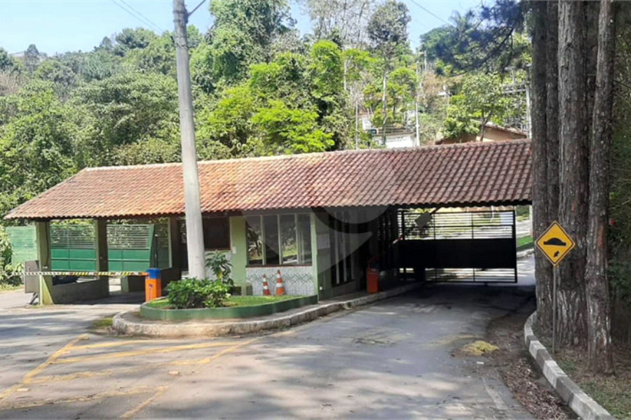 Sobrado à venda com 4 quartos, sendo 2 suítes, em Serra da Cantareira, Mairiporã, SP