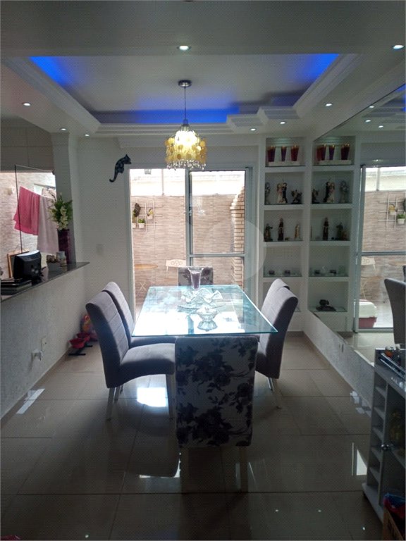 Casa à venda com 3 quartos, sendo 1 suíte, no condomínio Village St. Louis, São Paulo - SP