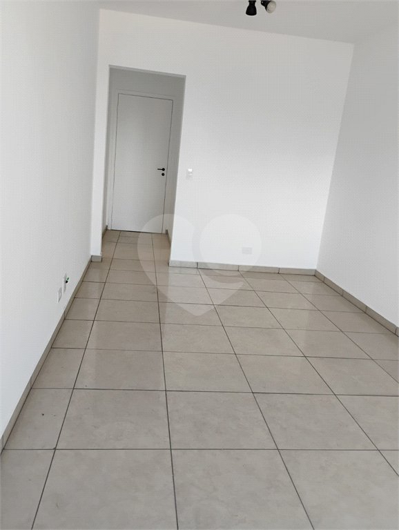 Vende-se apartamento na Vila Mascote