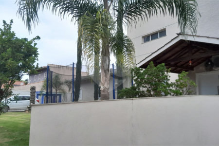 Chácara em Área Rural de Piracaia, com casa principal + 4 kitnets alugadas, excelente localização