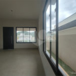 Casa exclusiva em Atibaia de alto padrão com 3 suítes, piscina, espaço gourmet, condomínio fechado, aceita financiamento