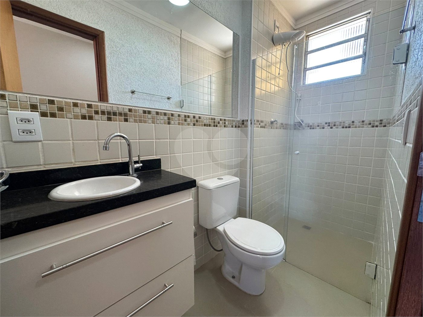 Apartamento á venda com 02 Dormitórios, em São Carlos.