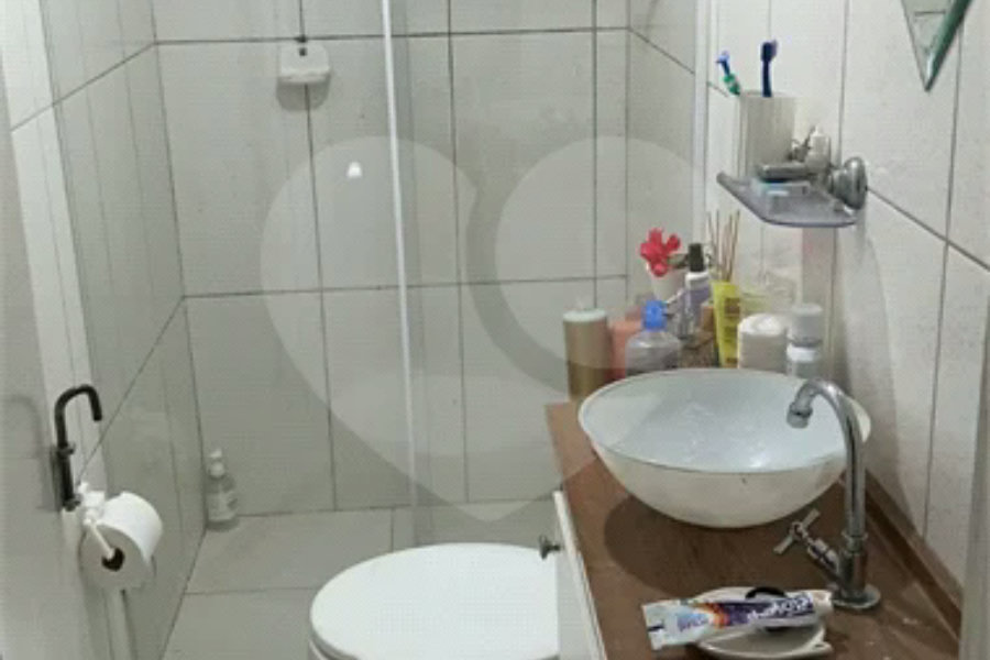 IMÓVEL COM SOBRADO + OUTRA CASA NO TERRENO, ÓTIMA PARA RENDA OU FAMÍLIA GRANDE