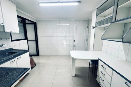 Apartamento à venda com 3 quartos, sendo 1 suíte, em Alto da Boa Vista, São Paulo, SP