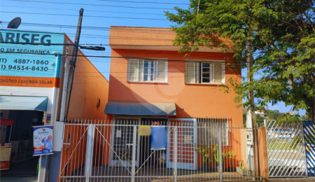 Sobrado à venda com 3 quartos no Centro, Jarinu, SP