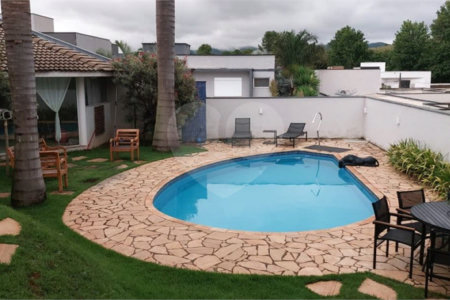 Casa para alugar com 4 quartos, sendo 3 suítes,  no condomínio Figueira Garden, Atibaia - SP