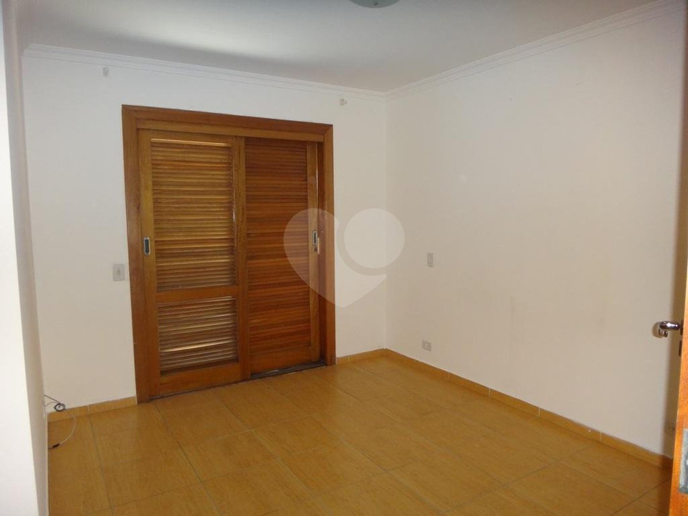Casa à venda ou para alugar com 4 quartos, sendo 2 suítes, no condomínio Vila Hípica, São Paulo - SP