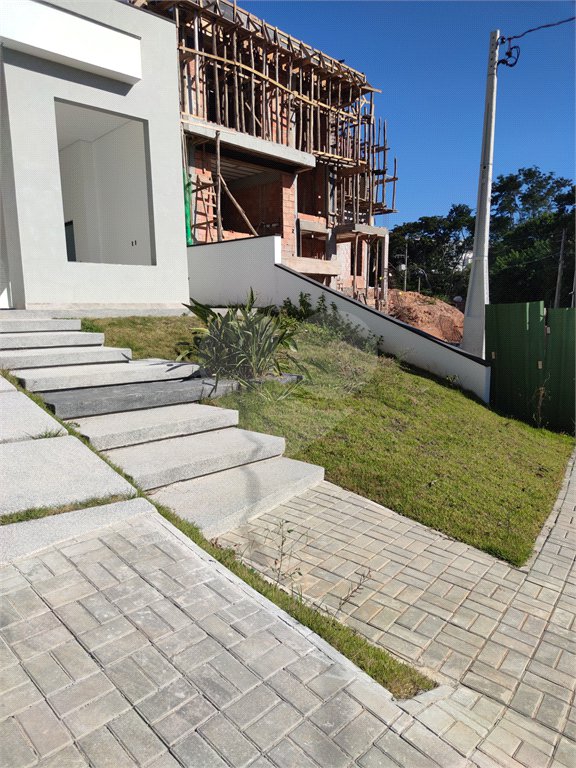 Casa à venda com 3 suítes no condomínio Aruã Brisas, Mogi das Cruzes - SP