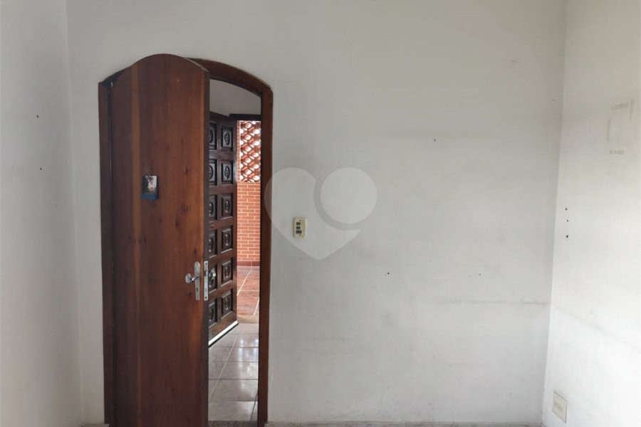Sobrado à venda com 2 quartos em Vila Nivi, São Paulo, SP