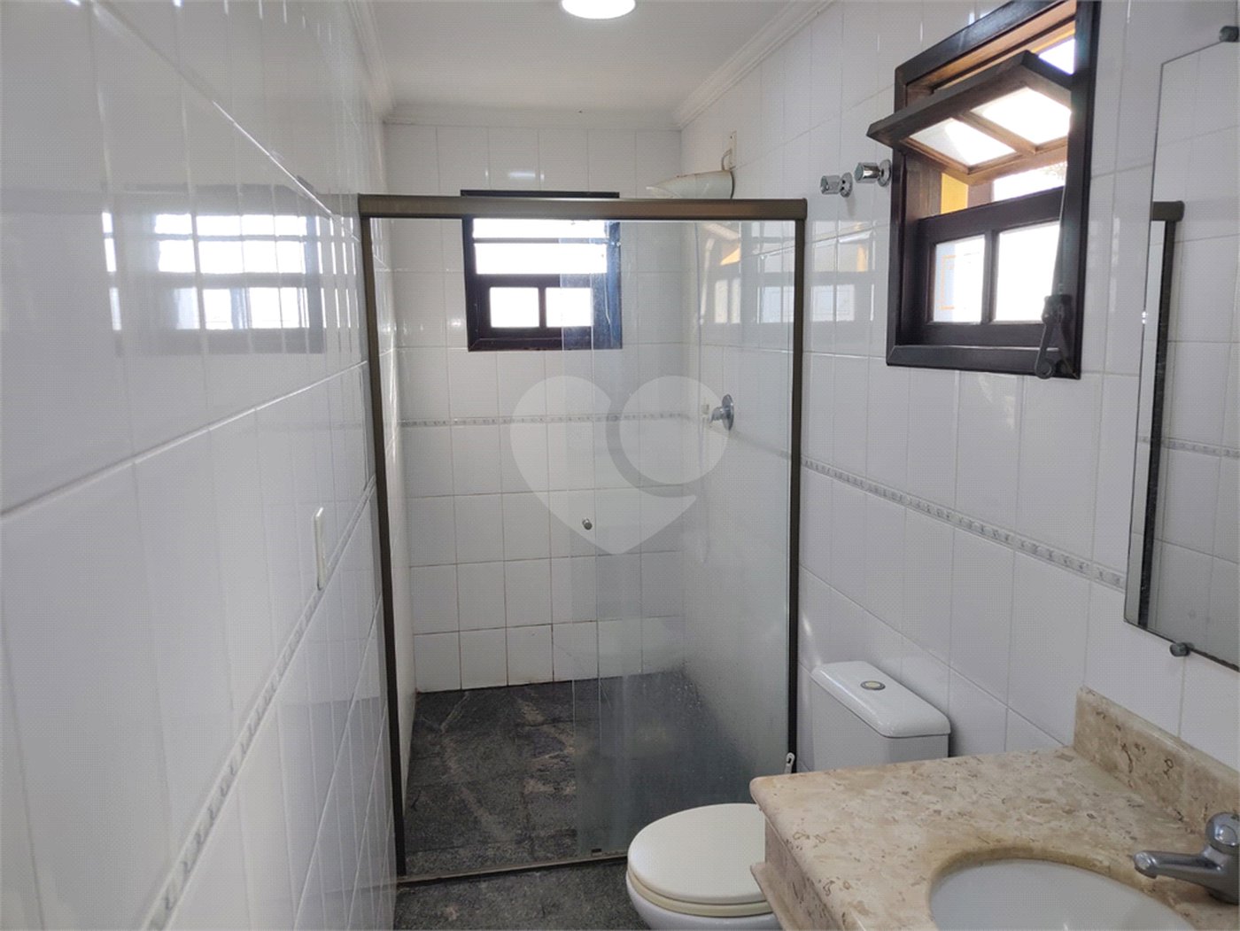 Casa à venda com 5 quartos, sendo 2 suítes, no condomínio Cinco Lagos Portaria II, Mairiporã - SP