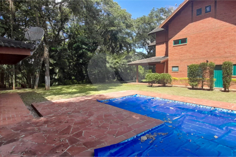 Sobrado à venda com 3 suítes em Serra da Cantareira, Mairiporã, SP