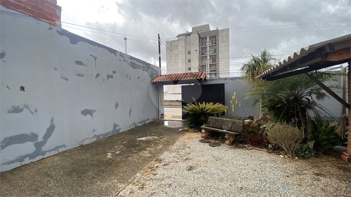 Casa para alugar com 2 quartos, sendo 1 suíte,  em Vila Carolina, Itapetininga, SP