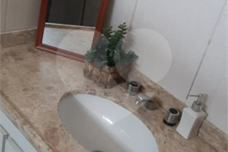 Sobrado à venda com 8 quartos em Jardim São Luís, São Paulo, SP