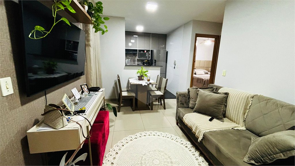 Apartamento à venda com 2 quartos em Jardim Ubirajara, Cuiabá, MT