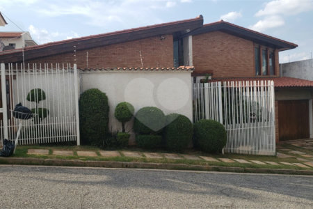 Casa de Vila à venda com 3 quartos, sendo 2 suítes, em Jardim Emília, Sorocaba, SP