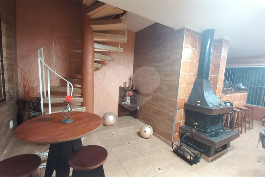 Sobrado à venda ou para alugar com 4 quartos, sendo 1 suíte,  em Santana, São Paulo, SP