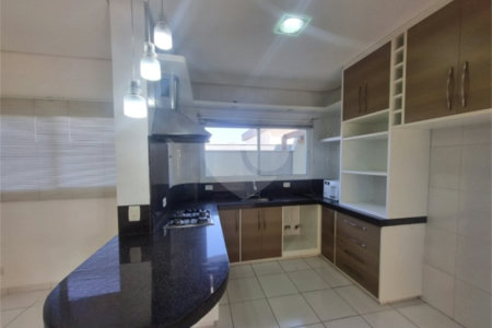 Casa à venda com 3 suítes no condomínio Residencial Terras de Vinhedo, Vinhedo - SP