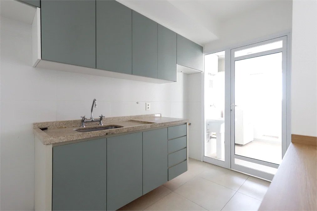 Apartamento à venda com 3 suítes em Vila Anastácio, São Paulo, SP
