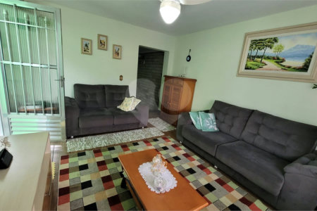 Casa à venda com 4 quartos, sendo 1 suíte, em Parque Maria Domitila, São Paulo, SP