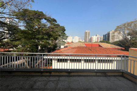 Sobrado à venda com 4 quartos, sendo 1 suíte,  em Vila Cordeiro, São Paulo, SP