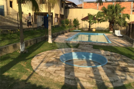 Casa à venda com 4 quartos, sendo 2 suítes,  em Vila Oliveira, Mogi das Cruzes, SP