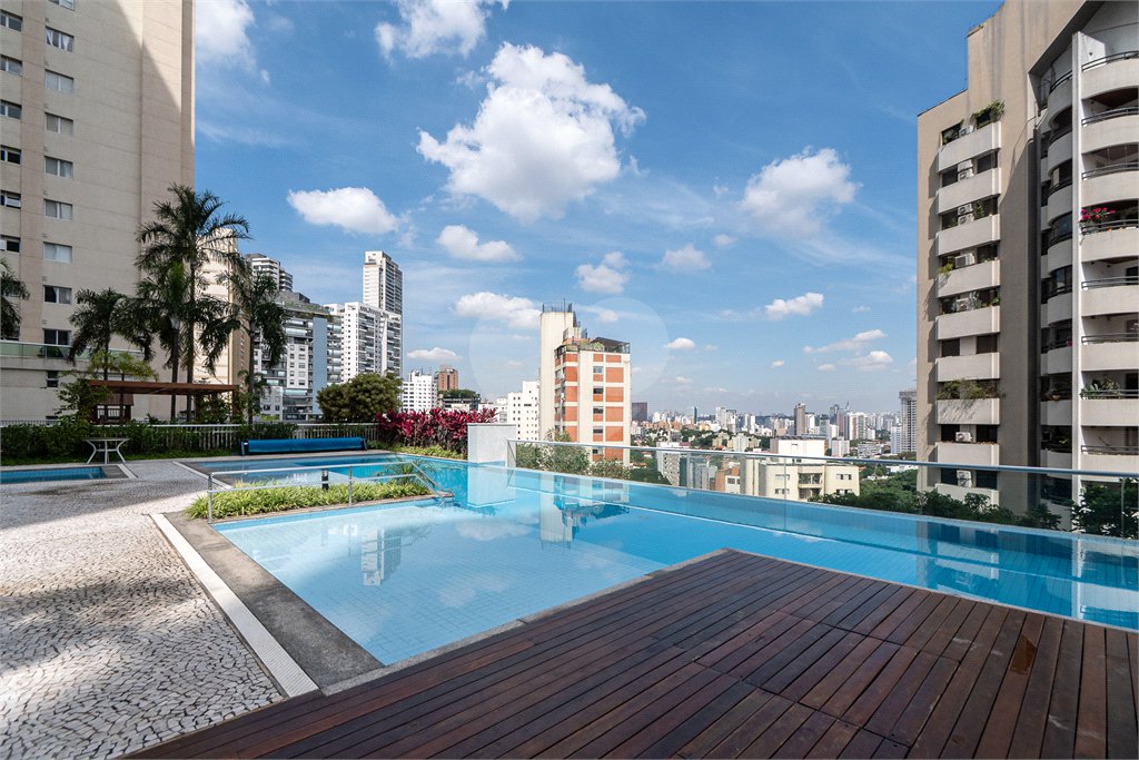 Apartamento à venda com 3 suítes em Sumarezinho, São Paulo, SP