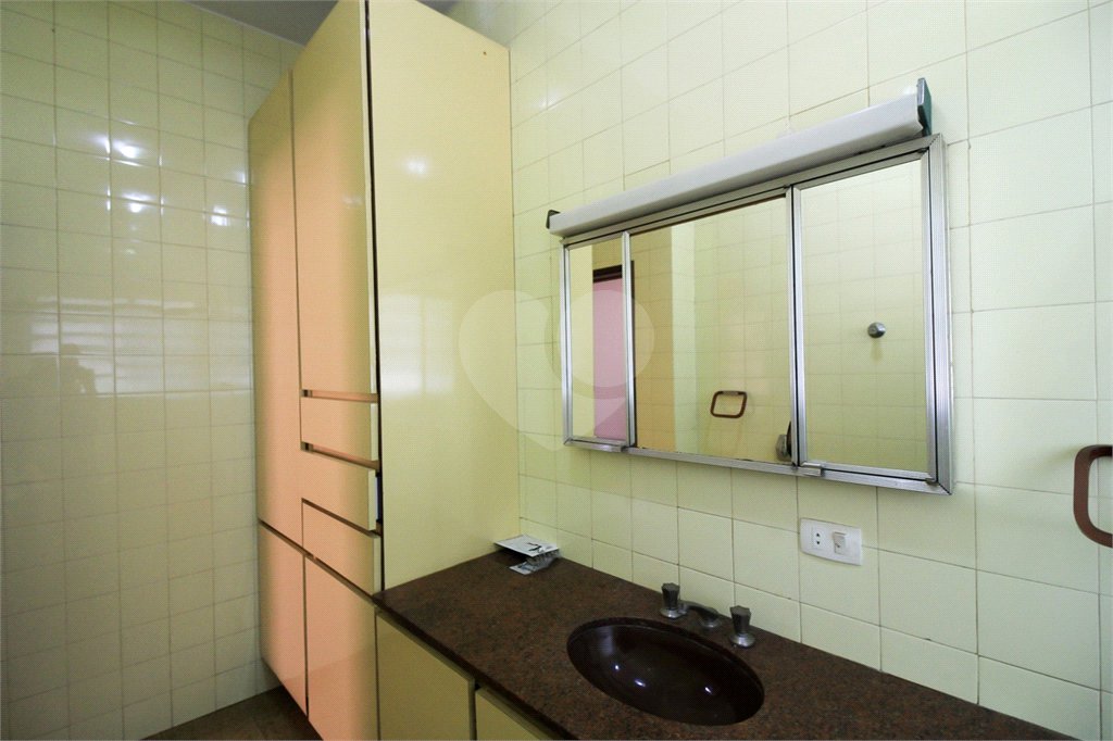 Casa à venda com 3 quartos, sendo 1 suíte, em Indianópolis, São Paulo, SP