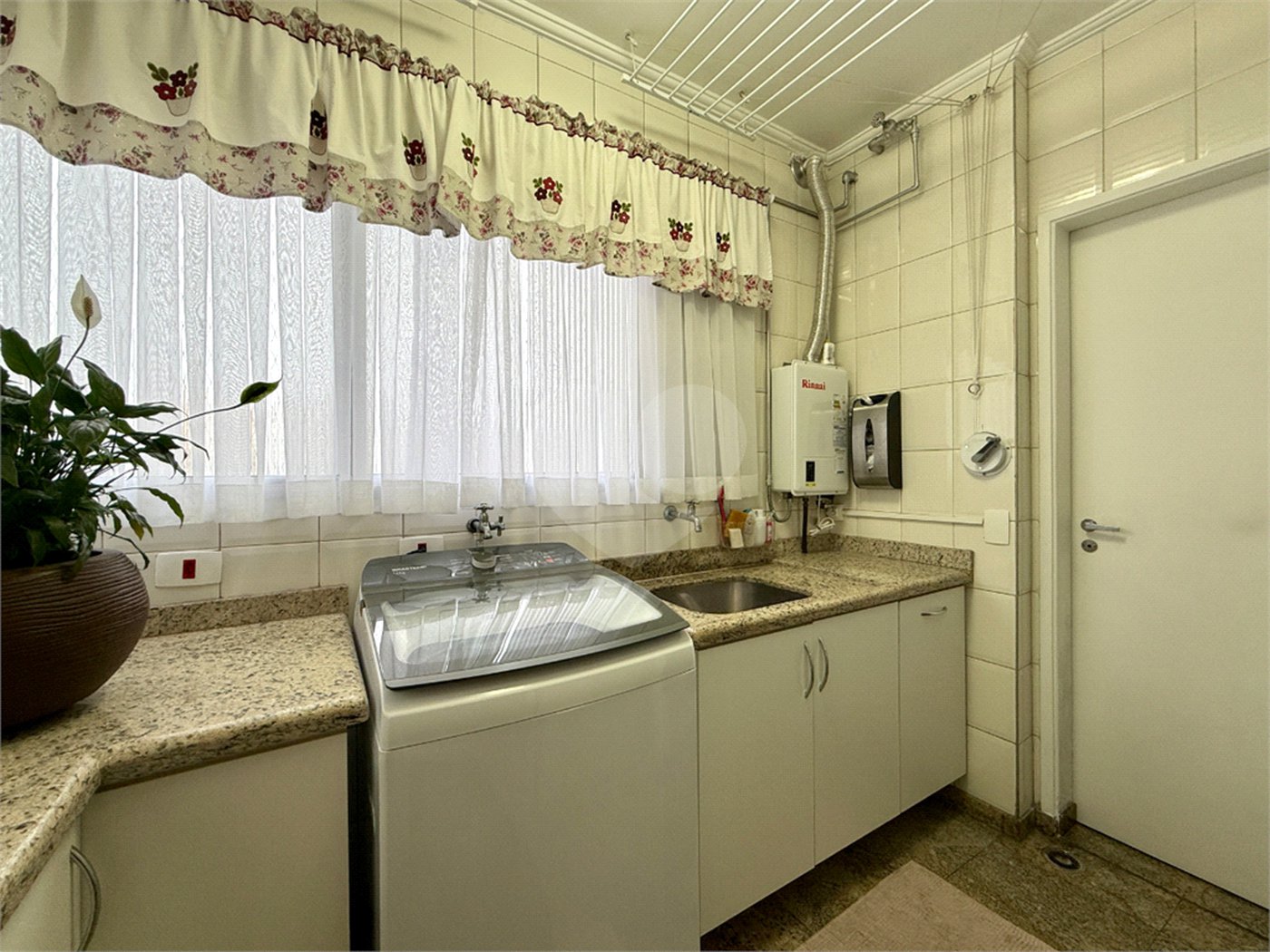 Apartamento à venda com 3 suítes em Campo Belo, São Paulo, SP