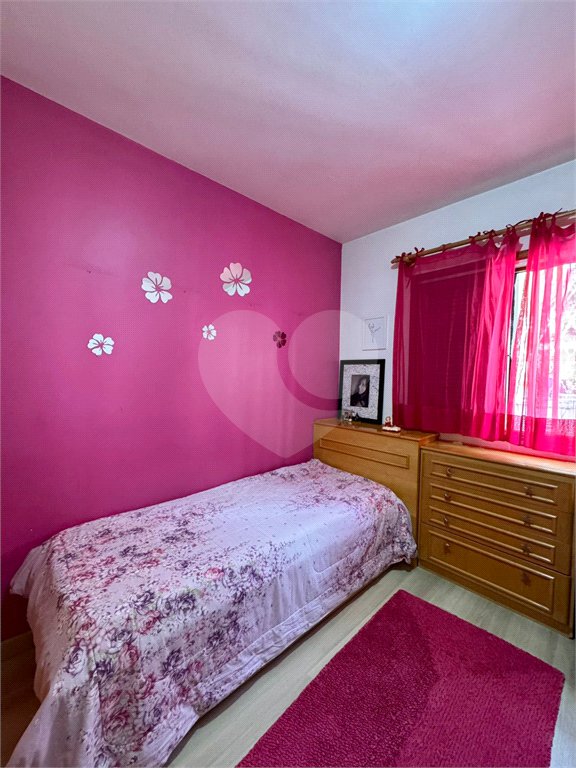 Casa à venda com 3 quartos, sendo 1 suíte, no condomínio Morada dos Pássaros, São Paulo - SP